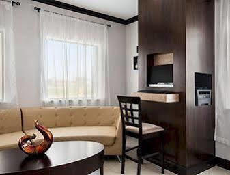 Days Inn Pearsall Екстериор снимка